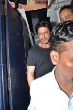 Shahrukh Khan snapped at Olive on 8th Sept 2015